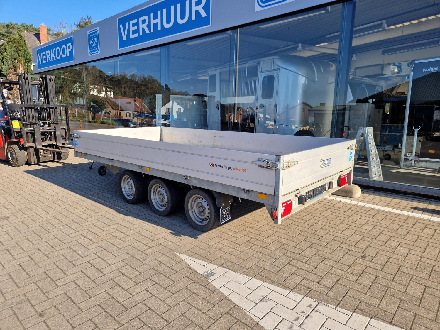 4m x 1m80 met ingebouwde oprijplaten 3500 kg - 3 asser