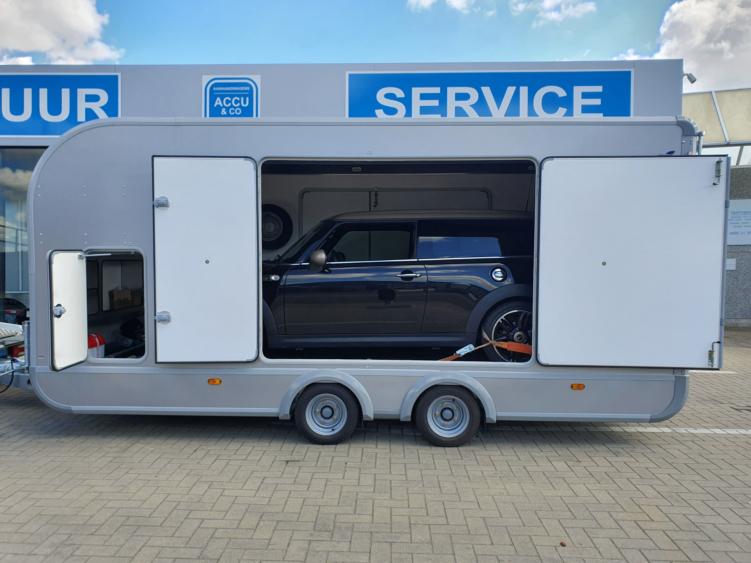 5m22 x 2m23 x 2m03 / 3500 kg / Luxueuze gesloten autotransporter (Transporta).