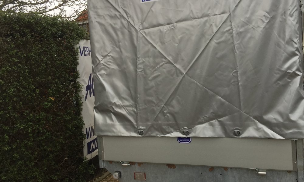 3m10 x 1m60 x 1m60 / 750 kg / Gesloten aanhangwagen met huif