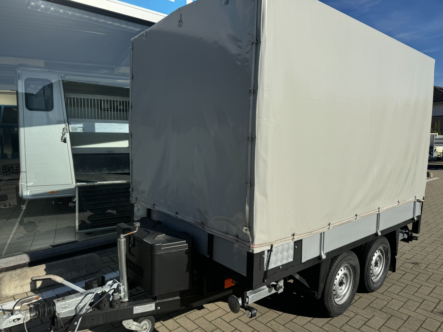 Plateau aanhangwagen met huif BCW met tal van opties