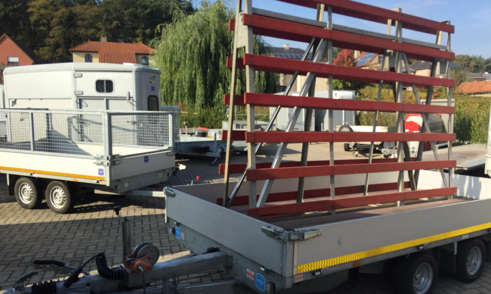 Glasbok met aanhangwagen