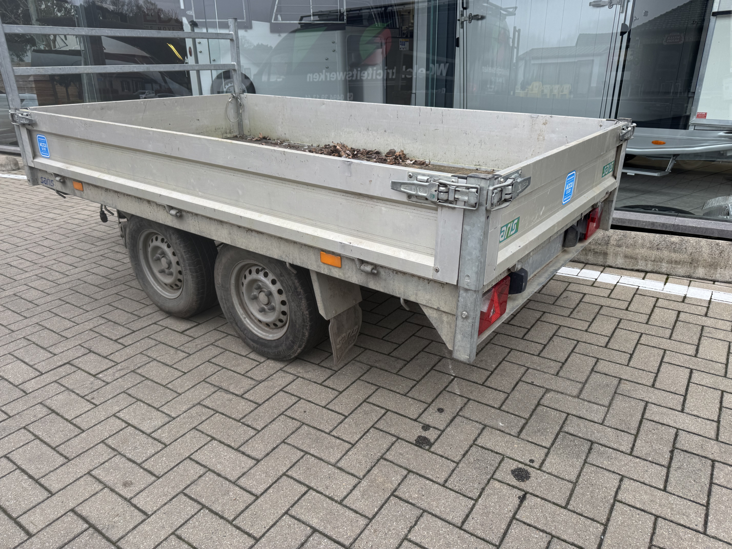 2m70 x 1m50 / Plateau  2000 kg