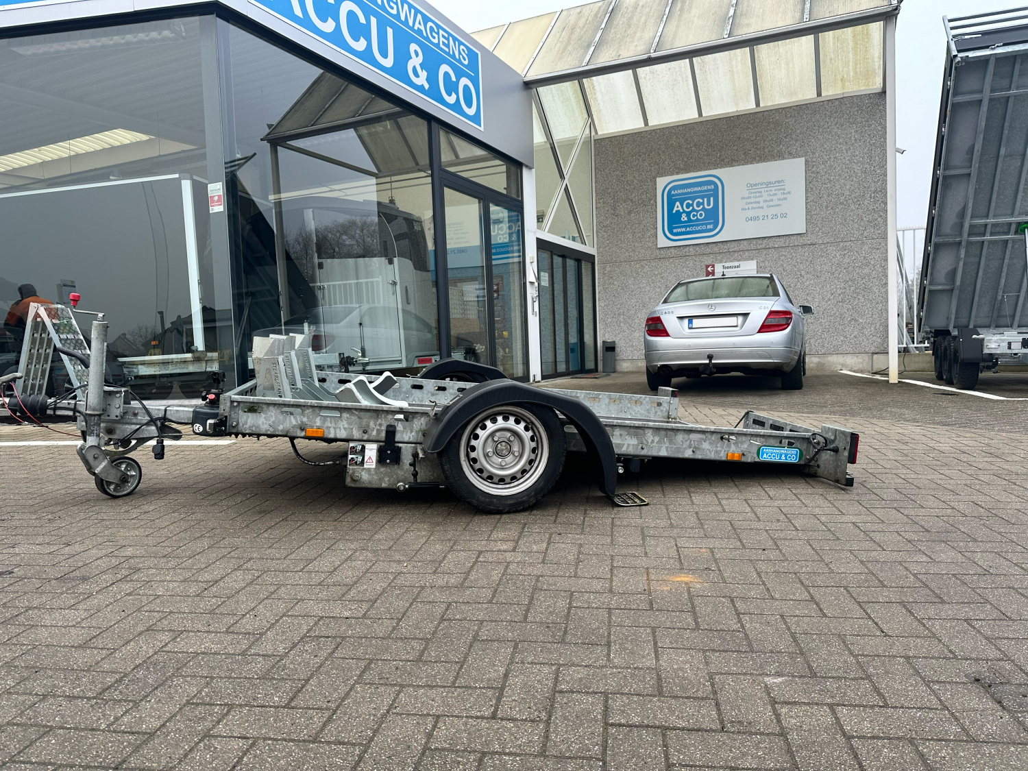 Hydraulisch zakbare motortrailer (1 tot 3 motors) / 1400 kg