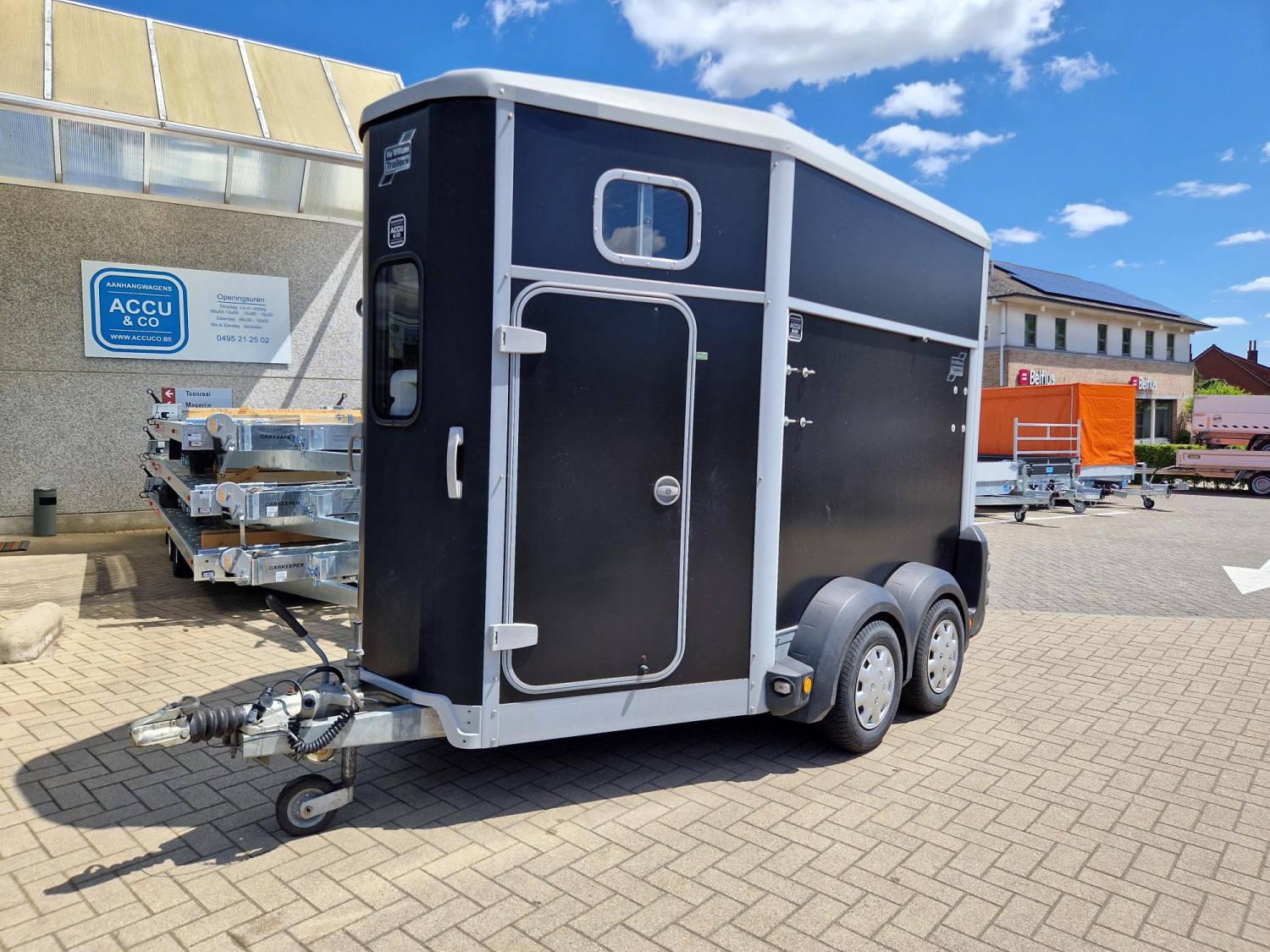 Ifor Williams HB506 met vooruitloop (Zwart)