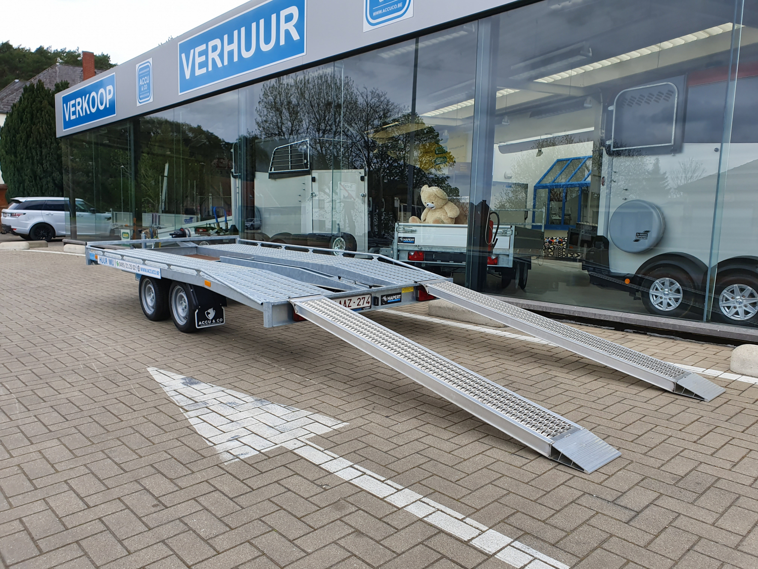 4m05 x 2m / 2700kg / Afgeschuinde autotrailer met handlier