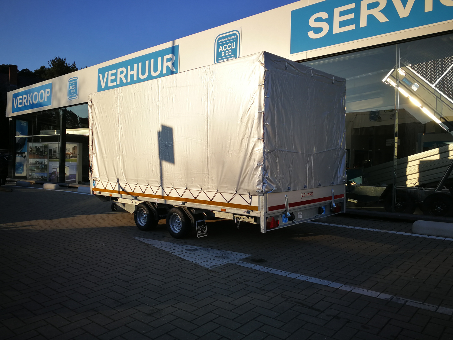 4m x 1m80 x 1m80 / 2700 kg / Plateau aanhangwagen met huif